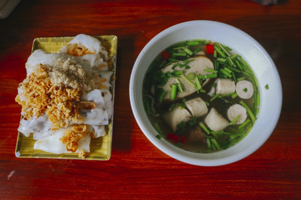 Banh cuon - Vietnamese steamed rice rolls